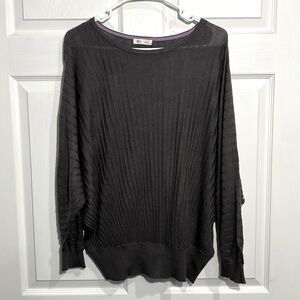 ovla by Olive and Vine Women’s gray dolman sleeve ridged top - size Medium